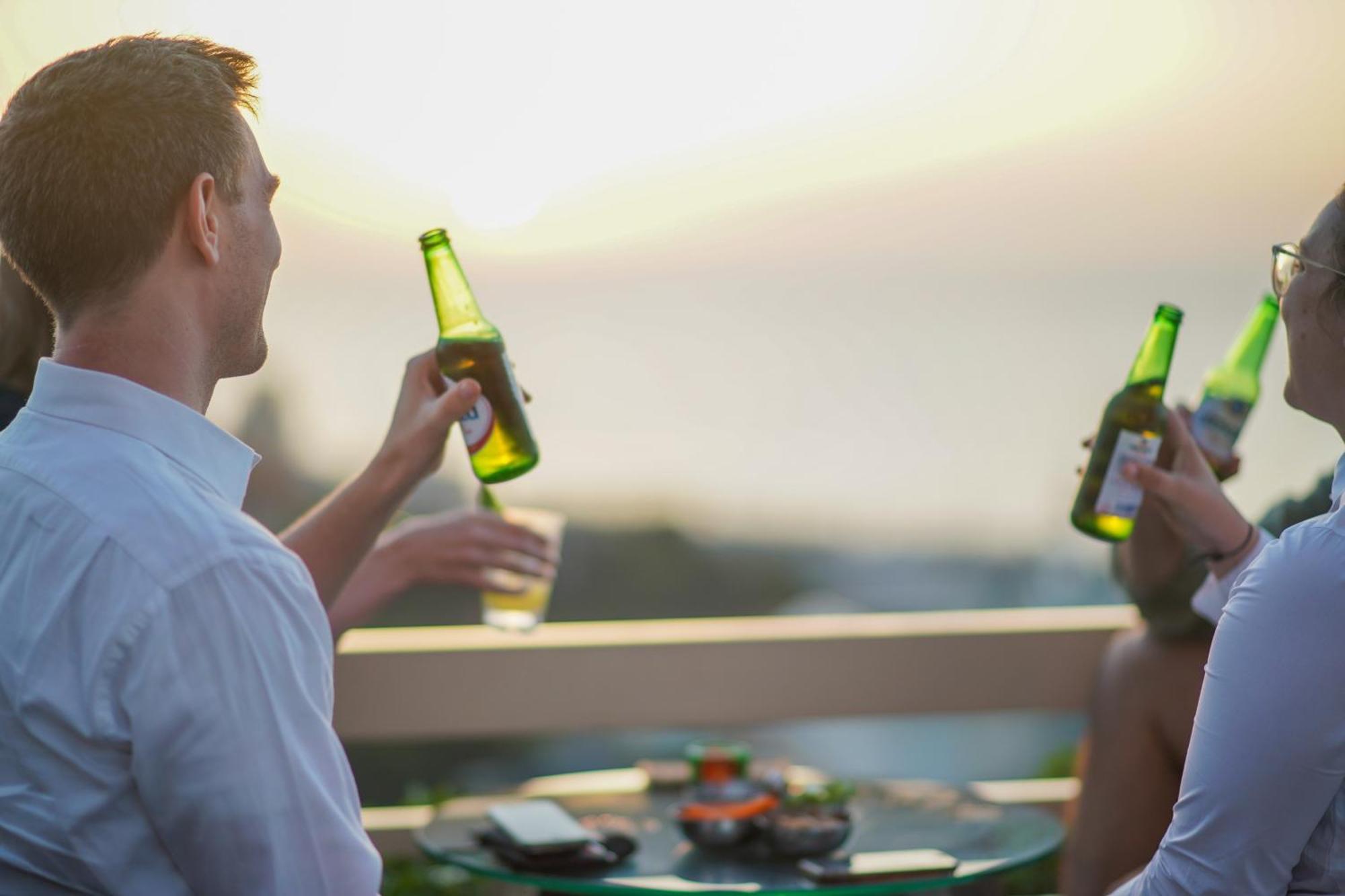 Hotel Gefinor Rotana - Bejrut Zewnętrze zdjęcie Beer bottles