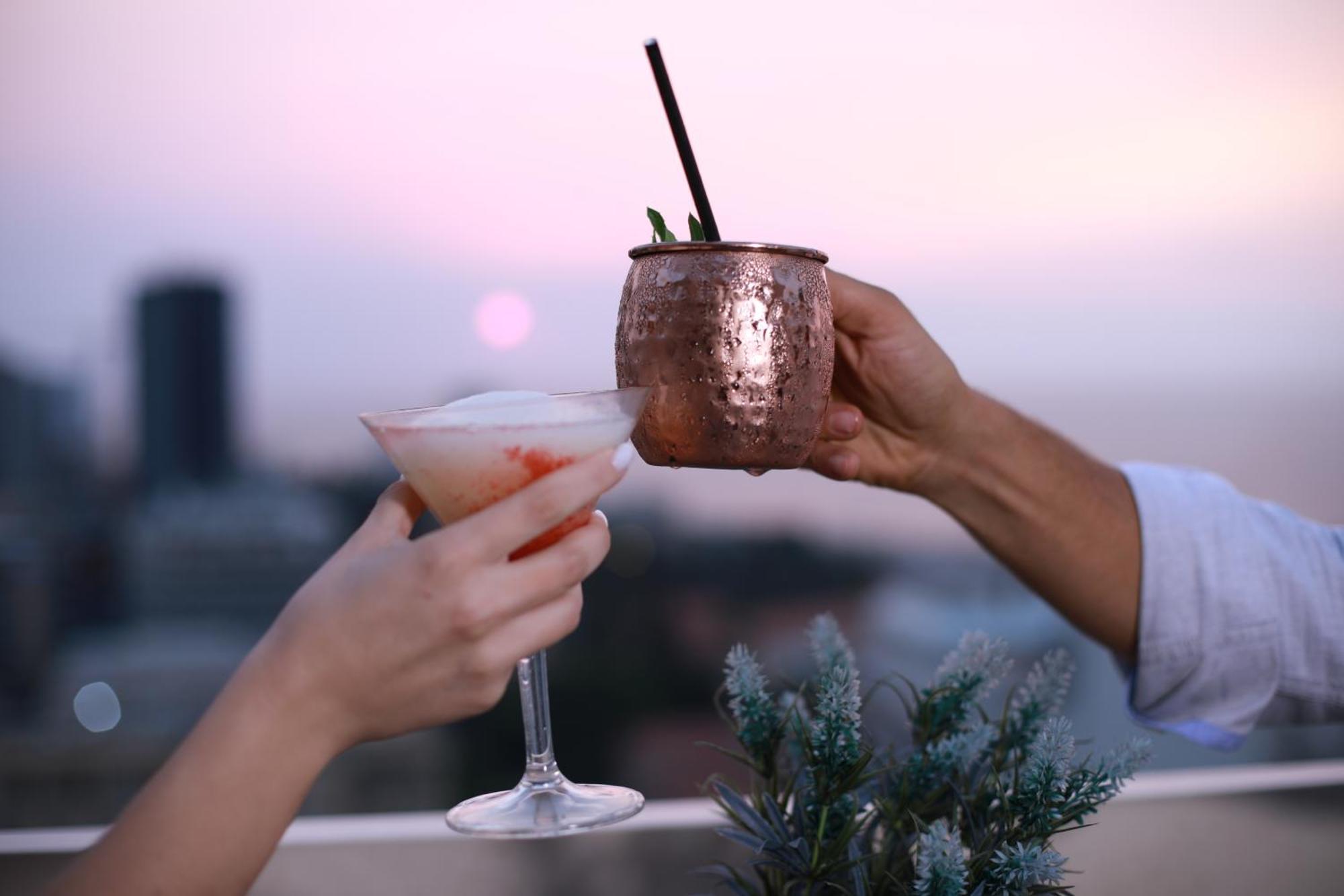 Hotel Gefinor Rotana - Bejrut Zewnętrze zdjęcie A Moscow Mule cocktail