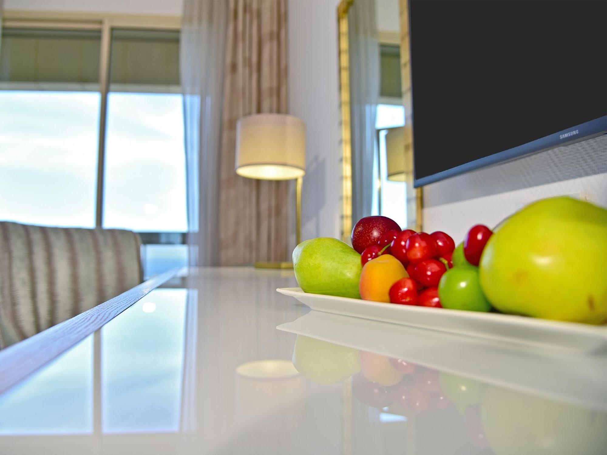 Hotel Gefinor Rotana - Bejrut Zewnętrze zdjęcie A fruit plate