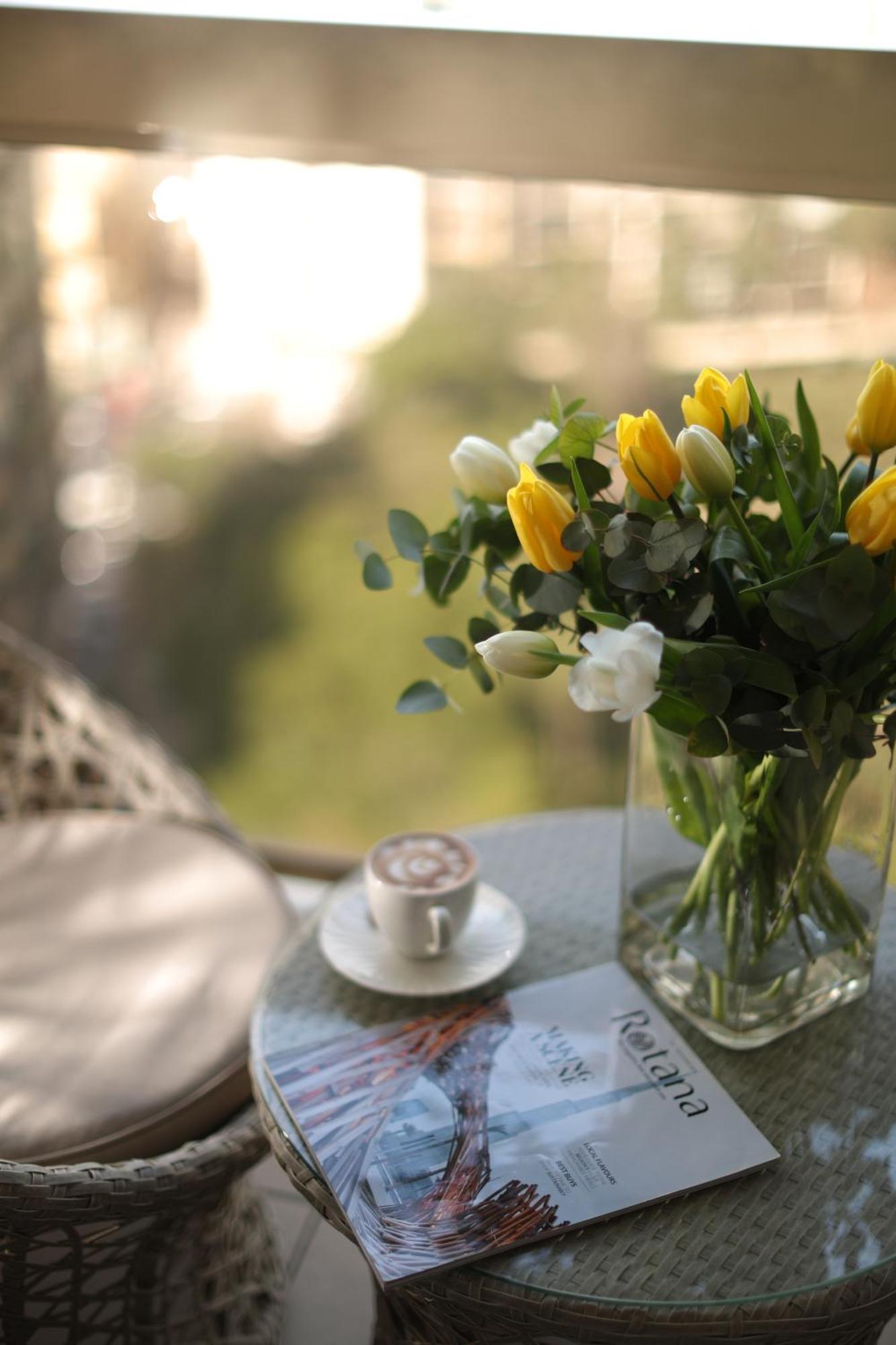 Hotel Gefinor Rotana - Bejrut Zewnętrze zdjęcie A bouquet of flowers