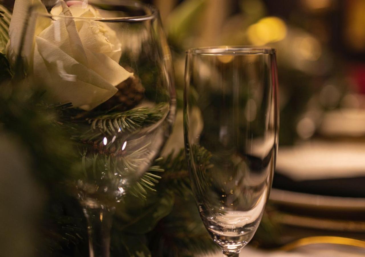 Hotel Gefinor Rotana - Bejrut Zewnętrze zdjęcie Champagne flutes